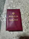 medalja za zasluge fnrj 1 tip v škatli