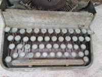stari/ starinski pisalni TIPKALNI stroj, vojaški iz prve vojne ww1