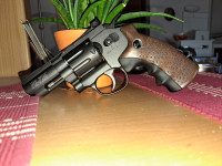 Zračna pištola Gamo PR -725 in dodatni ročaj v imitaciji lesa DW