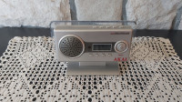 AKAI SR158 Clock Radio,