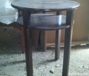 lesena miza višina 77 cm in dva stola