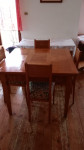 Masivna miza z 4 stolicami