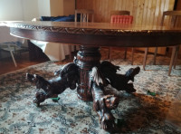 Okrogla raztegljiva Starinska miza z lovskim motivom in 6 stolov