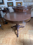 Stara okrogla miza