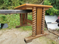 Starinska lesena miza