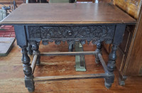 Starinska miza (oreh, več kot 200let stara, ročno izdelana)