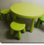 Otroska Ikea miza s 4 stoli