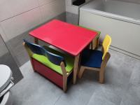 otroški leseni komplet: miza, stol, 2x klop