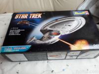 Kit modela vesoljske ladje Voyager Star Trek