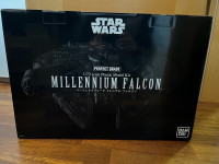 Maketa Millennium Falcon Perfect Grade 1/72 Star Wars Bandai