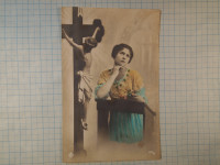 Razglednica DEKLE PRI MOLITVI