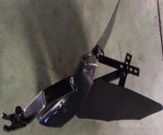 Priključek razpiralnik za priklop na prekopalnik motokultiva