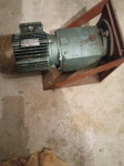 Motor z reduktorjem Končar