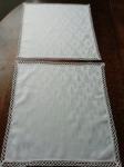 Bel prtiček s tkanim vzorcem in čipko, vel. 35x35 cm, nikoli rabljeno