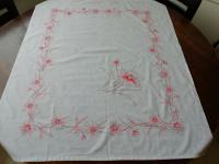 Namizni prt ali nadprt s tkanim vzorcem, vel.92x82 cm, brezhiben