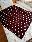 Namizni prt dimenzije 140 x 120 cm