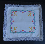 Prtiček 33  x 33 cm, ročno vezen