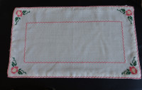 Prtiček 55 x 33 cm, ročno vezen