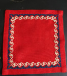 Rdeč prtiček 18 x 18 cm, ročno vezen