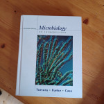 Knjiga: Uvod v mikrobiologijo