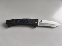 SOG Traction - Tanto nož