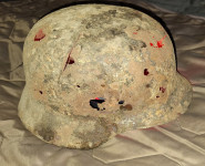 WW2 čelada , doživela artiljerijsko obstreljevanje ..