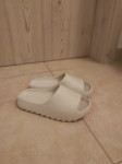 Yeezy slides št. 37.5