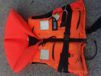 Otroški rešilni jopič newton 15-20 kg