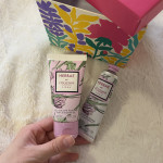 Nov Loccitane Herbae set (tuš gel, krema za roke)