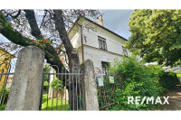 2 stanovanji v stanovanjski hiši in garaža