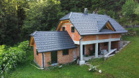 APARTMAJSKA HIŠA Z ZEMLJIŠČEM – IDEALNA TURISTIČNA INVESTICIJA