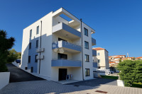 Čiovo - Penthouse s strešno teraso in pogledom na morje!