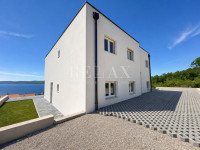 Crikvenica - hiša s 4 stanovanjskimi enotami, panoramski pogled na mor