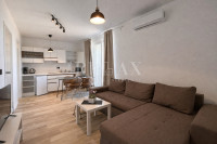 Crikvenica - novozgrajena hiša s 4 apartmaji, bazenom in pogledom na m