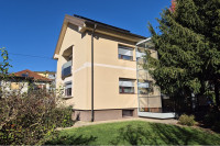 DRUŽINSKA HIŠA NA MIRNI IN IZJEMNO ISKANI LOKACIJI