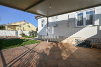 Dvojna hiša, le 250 metrov od morja v okolici Umaga