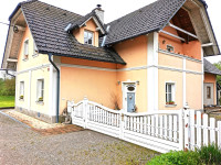 KOMFORTNA DRUŽINSKA VILA ali DVOSTANOVANJSKA HIŠA s poslovimi prostori