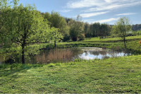 Ekskluzivna komunalno opremljena parcela