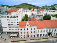 Elegantno 6-sobno staromeščansko stanovanje v središču mesta