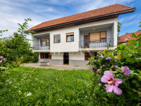 Gorski Kotar, Moravice - hiša s tremi apartmaji