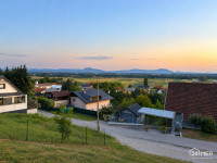 Gradbena parcela v središču Dvorjan – 663 m² za vaš novi dom