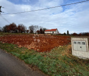 Gradbeno zemljišče s projektom in plačanimi komunalnimi storitvami