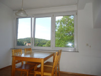 Grosuplje okolica, 9 km izven, oddam opremljeno 1,5 sobno stanovanje