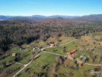 Hiša v Podlesju pri Kočevju – Edinstvena priložnost za investitorje