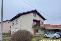 Hiša z velikim zemljiščem
