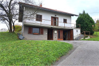 Hiška z veliko zemljišča