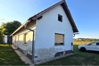 Idilična starejša hiša v Mihovcih čaka na vas!