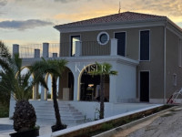 Istra - Buje, vila s casinojem, kinom in vinsko kletjo