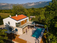 Istra, Labin - novogradnja z bazenom 218 m2