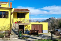 Istra, Motovun - hiša za prenovo z vrtom, 150m2, pogled na Motovun